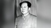 China condenó a tres años de cárcel a artista que creó esculturas satíricas sobre Mao