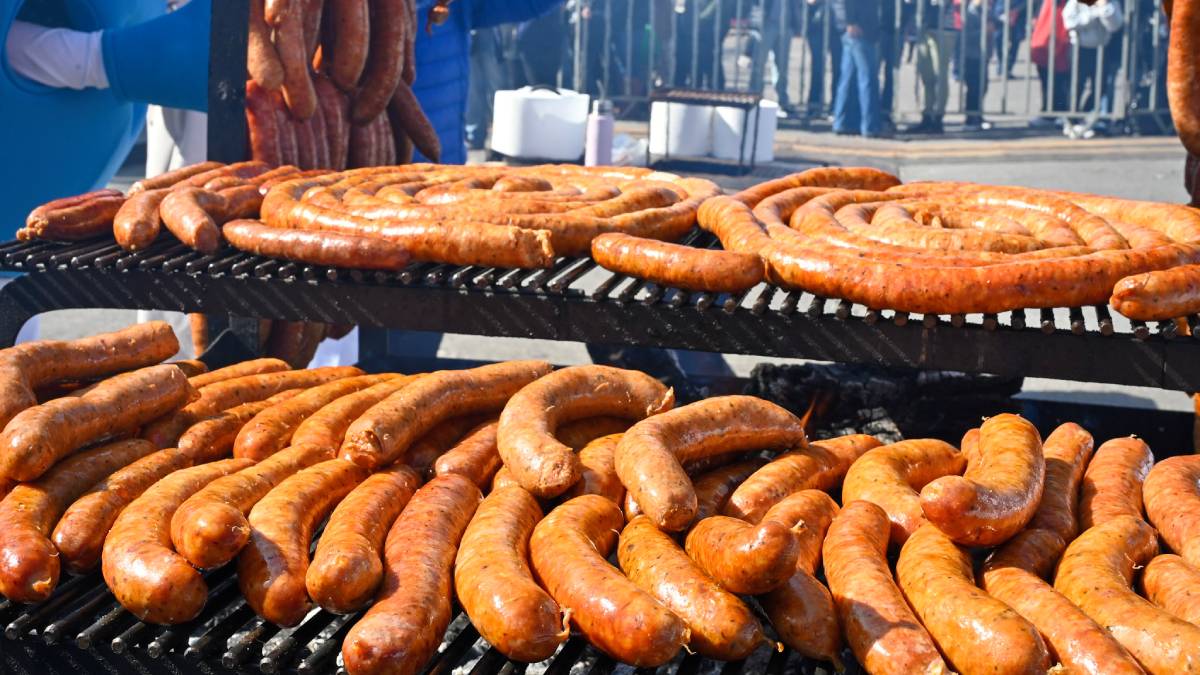 Fiesta de la Longaniza regaló 5.000 choripanes en Chillán: Tuvo cifra récord de público