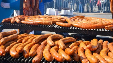   Fiesta de la Longaniza regaló 5.000 choripanes en Chillán: Tuvo cifra récord de público 