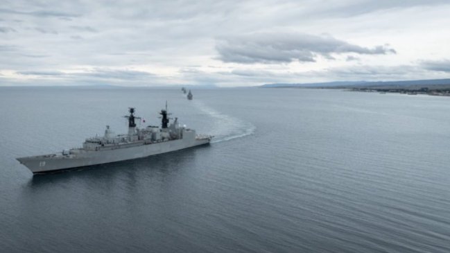 Argentina's Defense Minister calls Chilean counterpart to resolve Strait of Magellan controversy
