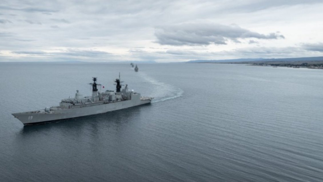 Titular de Defensa argentino llamó a ministro Barros para superar polémica por Estrecho de Magallanes