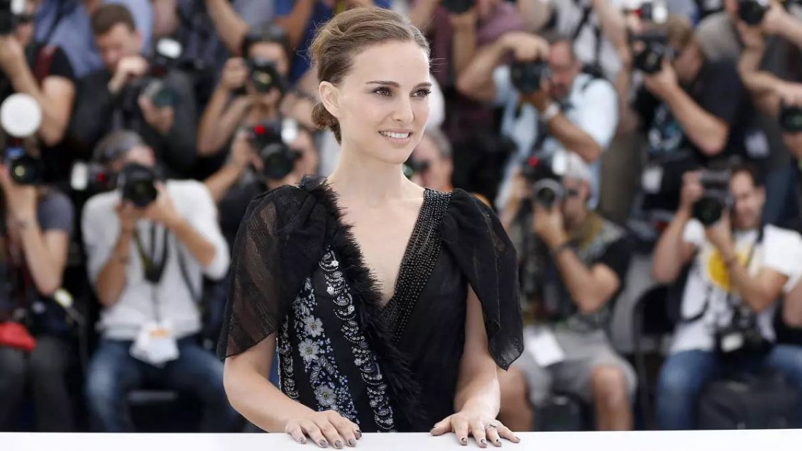 Revuelo editorial por novela supuestamente basada en la actriz Natalie Portman