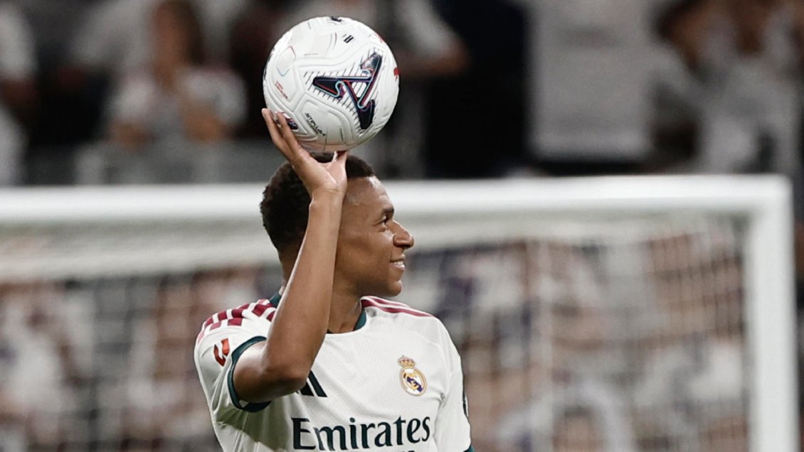 Real Madrid goleó a Real Sociedad con triplete de Mbappé y tomó el liderato en España