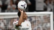 Real Madrid goleó a Real Sociedad con triplete de Mbappé y tomó el liderato en España