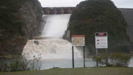 Embalse Colbún abrió sus compuertas de vertimiento ante pronóstico de lluvias