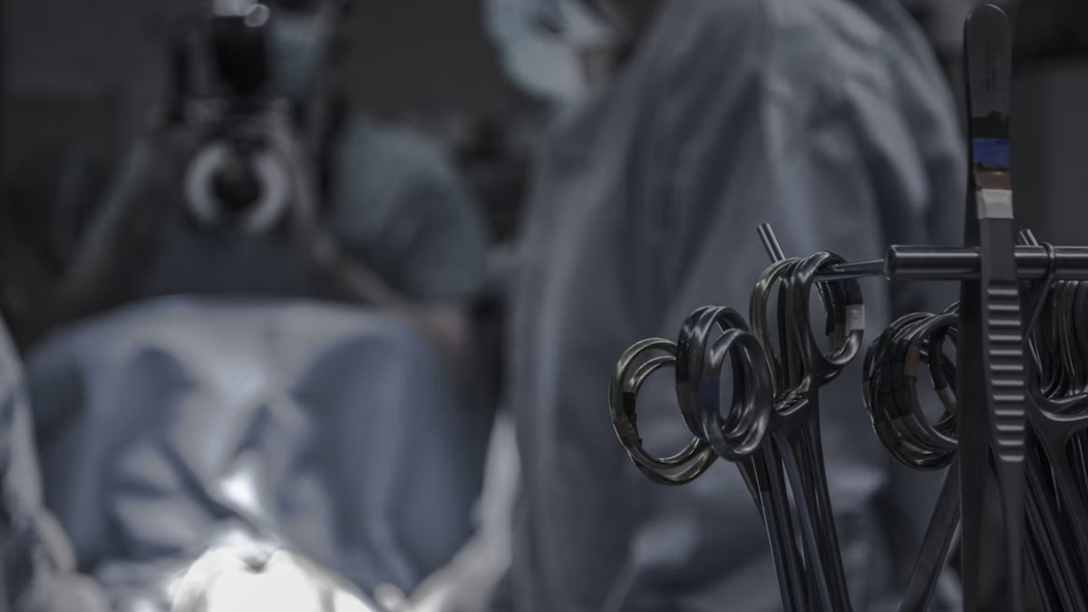 Contraloría detecta a médicos becados que eludieron su obligación laboral mediante licencias médicas