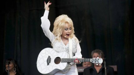   Dolly Parton dejó guardada una canción secreta en una cápsula del tiempo 