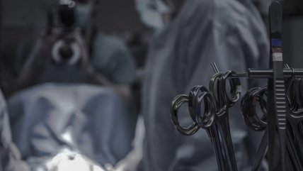 Licencias: Contraloría pilló a dos médicos becados que trabajaron menos de seis meses en seis años