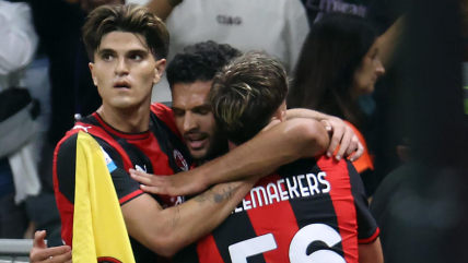   AC Milan triunfó ante Venezia y celebró en medio de un homenaje a Franco Baresi 