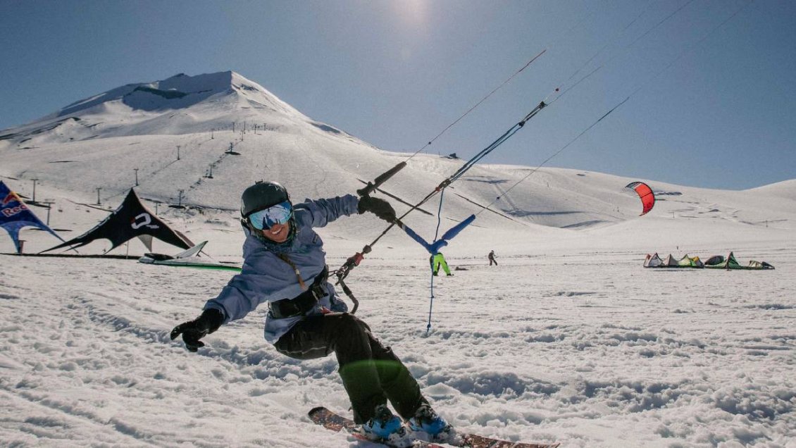 Corralco recibe nueva edición del SnowKite Fest con más de 100 deportistas