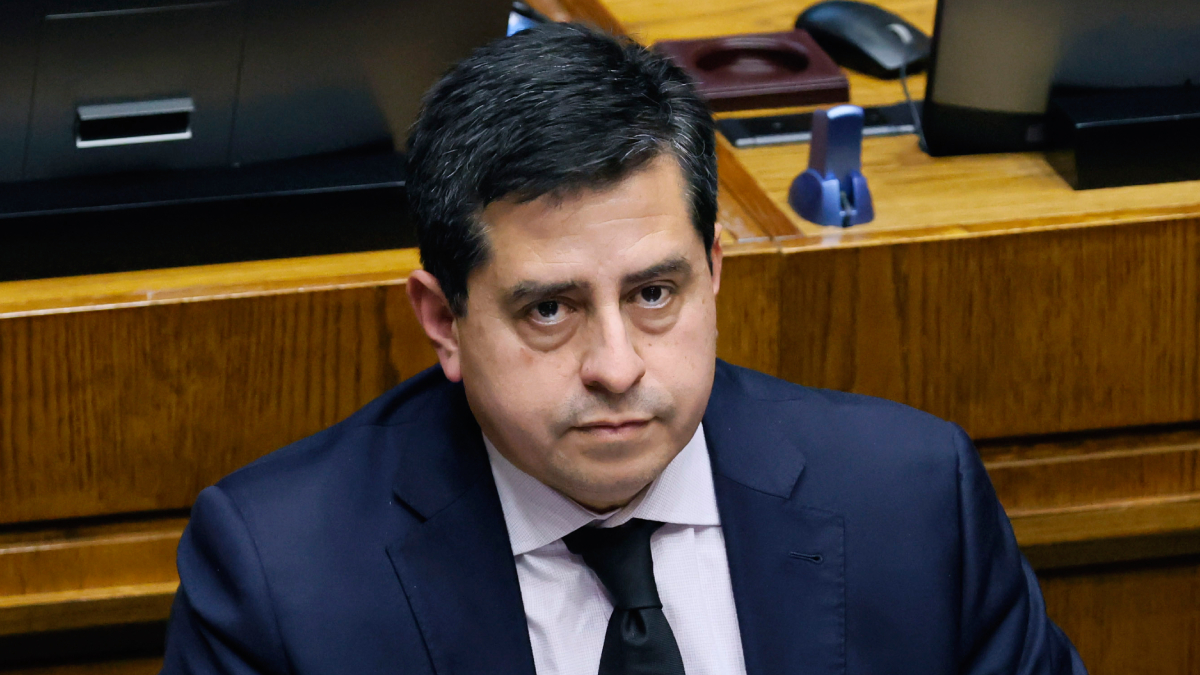 PPD Metropolitano instó a Araya a evaluar militancia: "Una cosa es conversar y otra, cruzar la vereda"