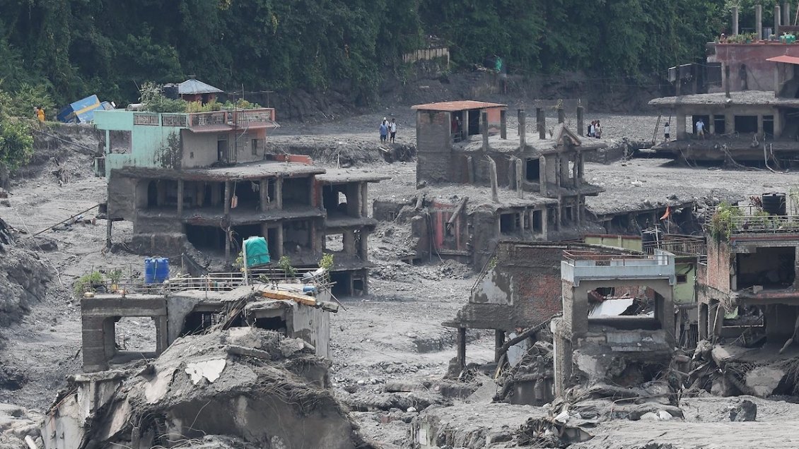 Nepal elevó a 675 los muertos por la devastadora riada, que ya suma casi 3.000 desaparecidos