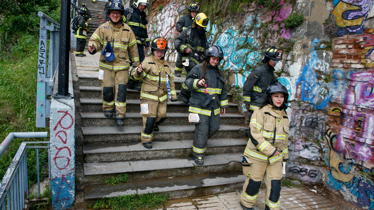 Más de 2.500 bomberos pusieron a prueba su resistencia en "Valparaíso Cerro Arriba"