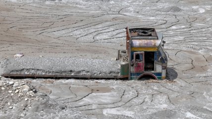 Nepal abre túneles inundados sin saber si encontrará supervivientes o cadáveres