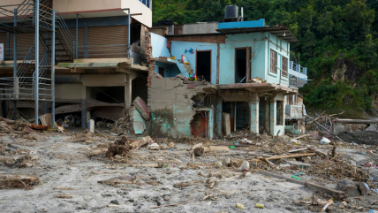Bajo los pies, la catástrofe: la riada casi borró del mapa un pueblo entero en Nepal