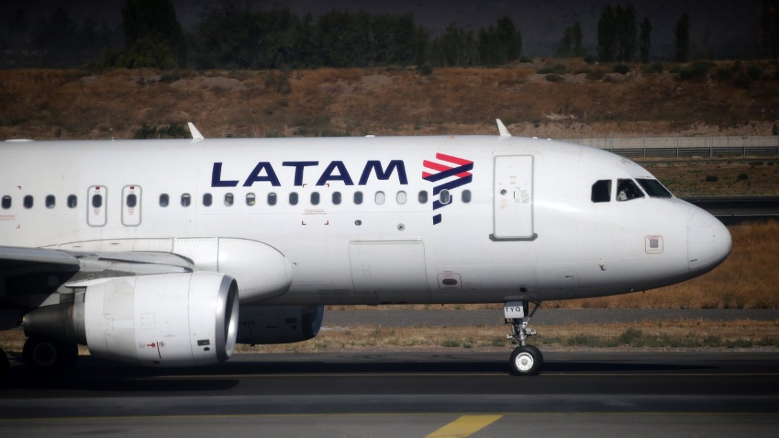Un avión de Latam se salió de la pista al aterrizar en Brasil