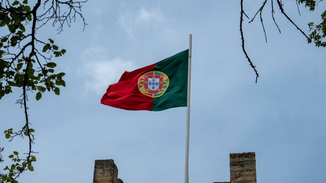 Presidente de Portugal promulgó reforma para acelerar la expulsión de migrantes
