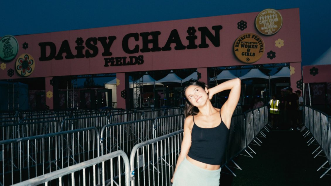 Olivia Rodrigo y su Daisy Chain Fields recaudaron 20 millones de dólares para causas de mujer e infancia