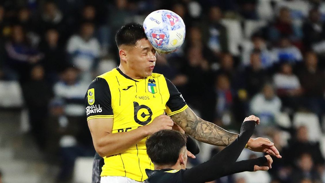 Garrido reclamó por penal ante la UC y comparó jugada con duelo frente a Colo Colo