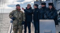 Presidente Kast presenció ejercicios militares de la Armada en Magallanes