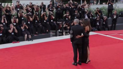   George y Amal Clooney protagonizaron la primera alfombra roja de Venecia 