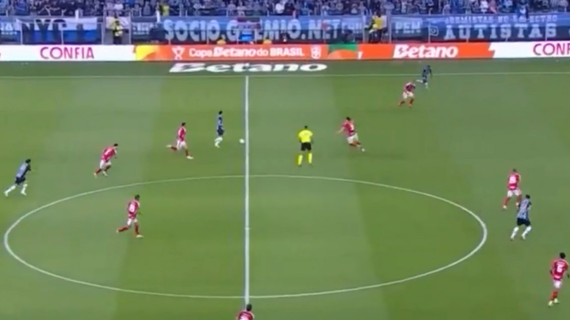 Maripán sufrió con Inter de Porto Alegre ante Gremio y quedó eliminado en la Copa de Brasil