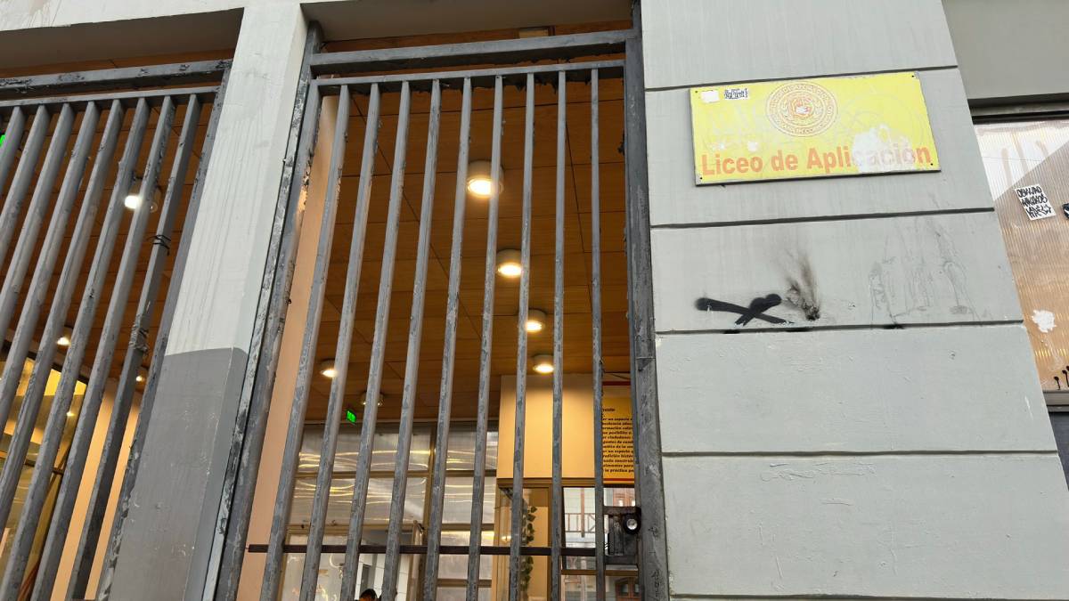 Amago de incendio en Liceo de Aplicación obliga a suspender clases