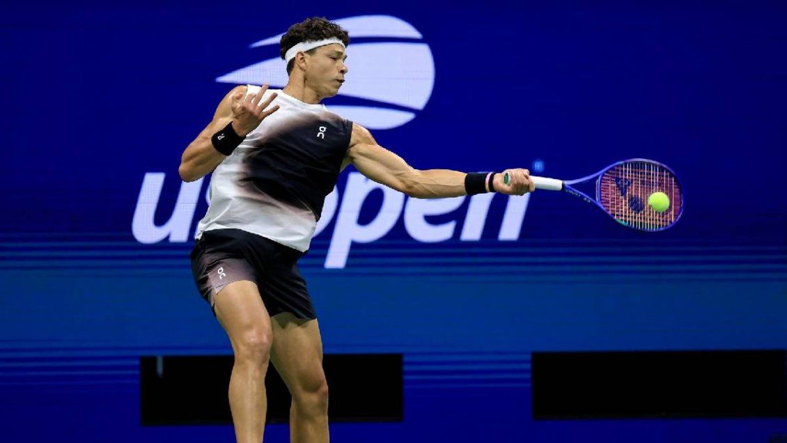Ben Shelton pulverizó a Tsitsipas y se citó con Alcaraz en cuartos del US Open