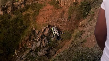 Cabo Verde: Al menos 21 muertos tras caída de bus con estudiantes a un precipicio