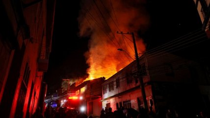   Incendio afecta a casona en cerro Cordillera de Valparaíso 