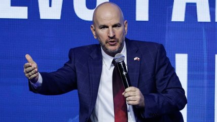 Embajador de EE.UU. en Chile: estallido social de 2019 "provino de la izquierda"