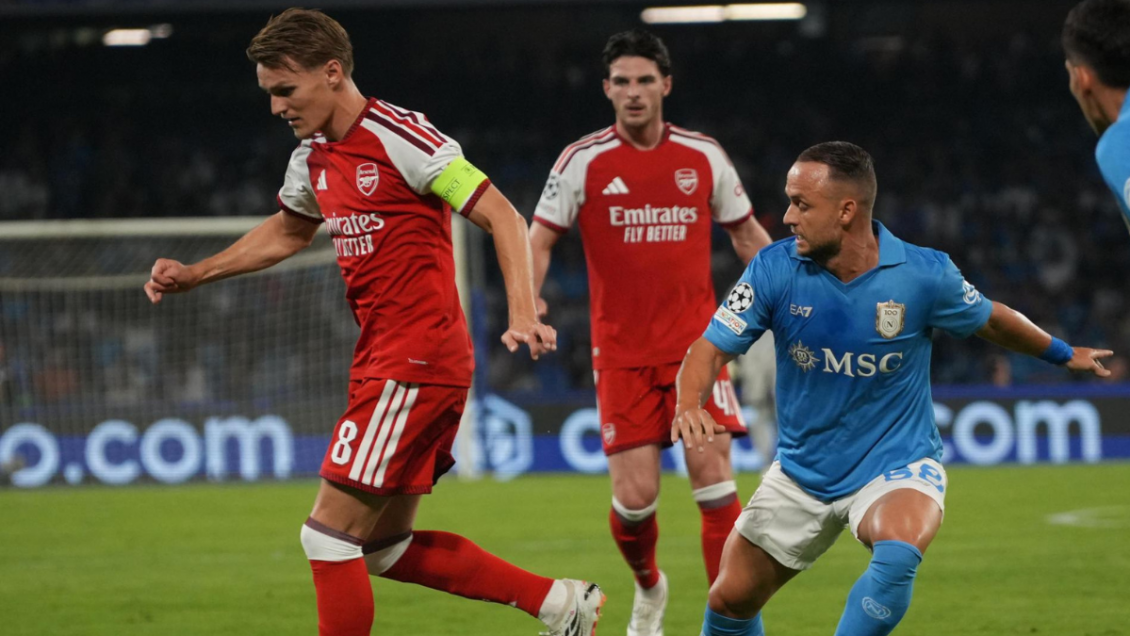 [VIDEO] Combinación de Arsenal permitió a Odegaard marcar un golazo a Napoli en Champions