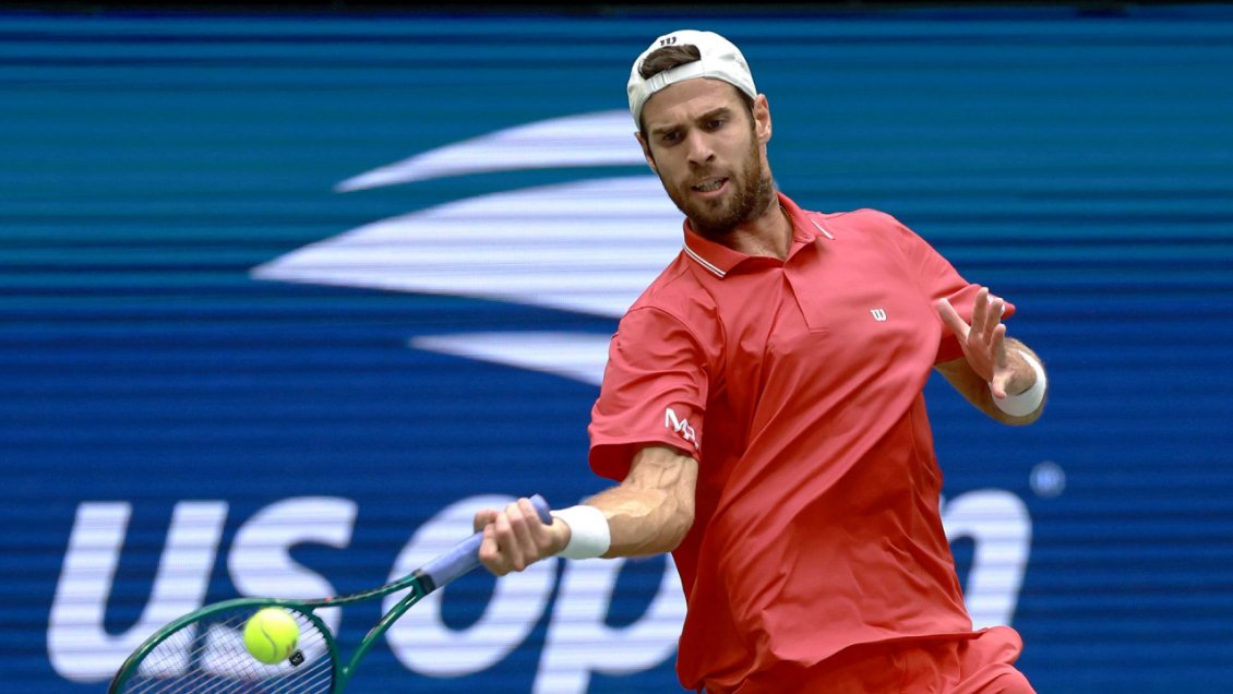 Karen Khachanov avanzó a semifinales del US Open tras retiro de Alexander Blockx por lesión
