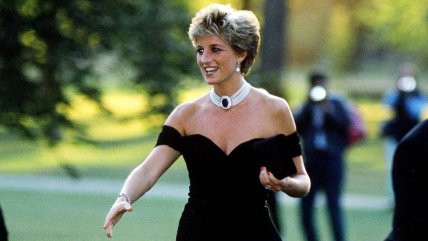 El mítico "vestido de la venganza" de la princesa Diana sale de gira antes de ser subastado