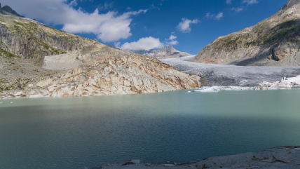  Deshielo de glaciar en los Alpes suizos reveló restos de un avión estrellado en 1963  