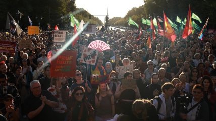 Miles de personas manifestaron contra el auge de la ultraderecha en Alemania