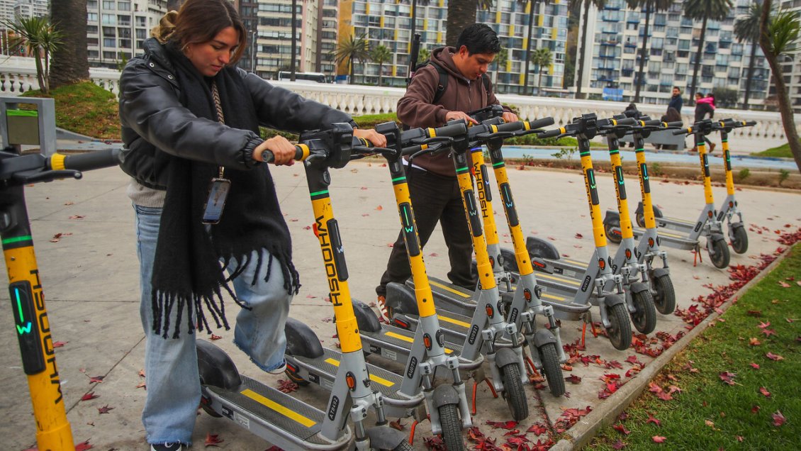 Proyecto busca exigir licencia y seguro obligatorio para scooters y bicicletas eléctricas de alta velocidad