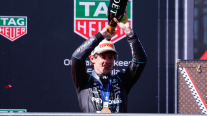 El festejo de Kimi Antonelli como ganador del GP de España en Madrid