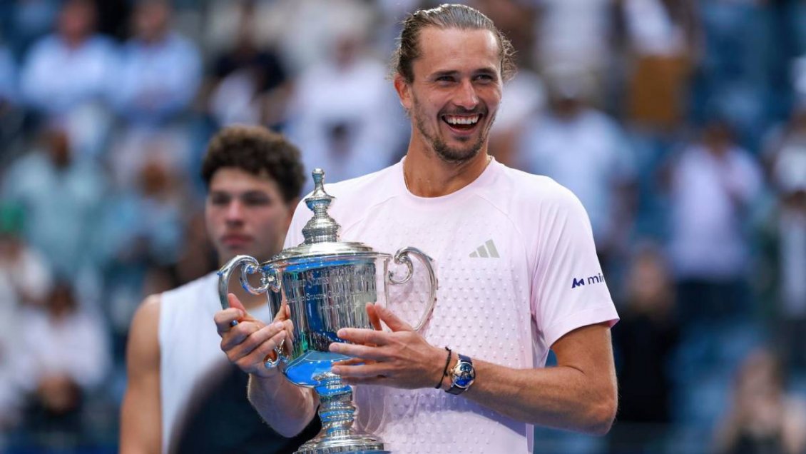 Hubo confusión: Zverev olvidó el marcador antes de celebrar su título en el US Open