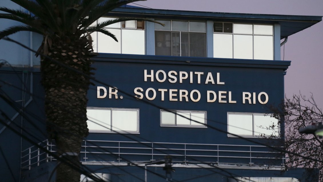 Crisis en la salud de la RM: urgencias vitales esperaron hasta 73 horas