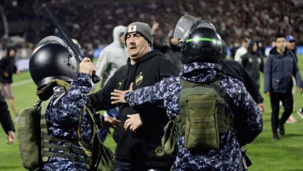   Barristas de Platense intentaron agredir a hinchas de Fluminense y enfrentaron a la policía argentina 