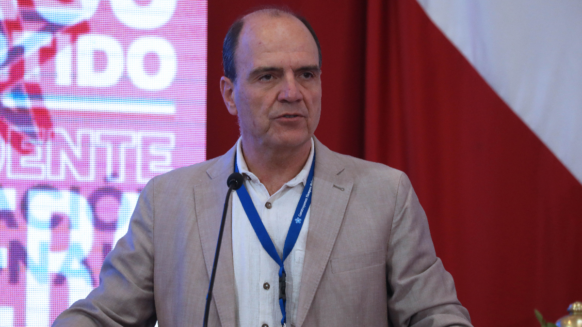 Monckeberg advierte que "seguidilla de errores" del gobierno ha "minado confianzas" en la derecha