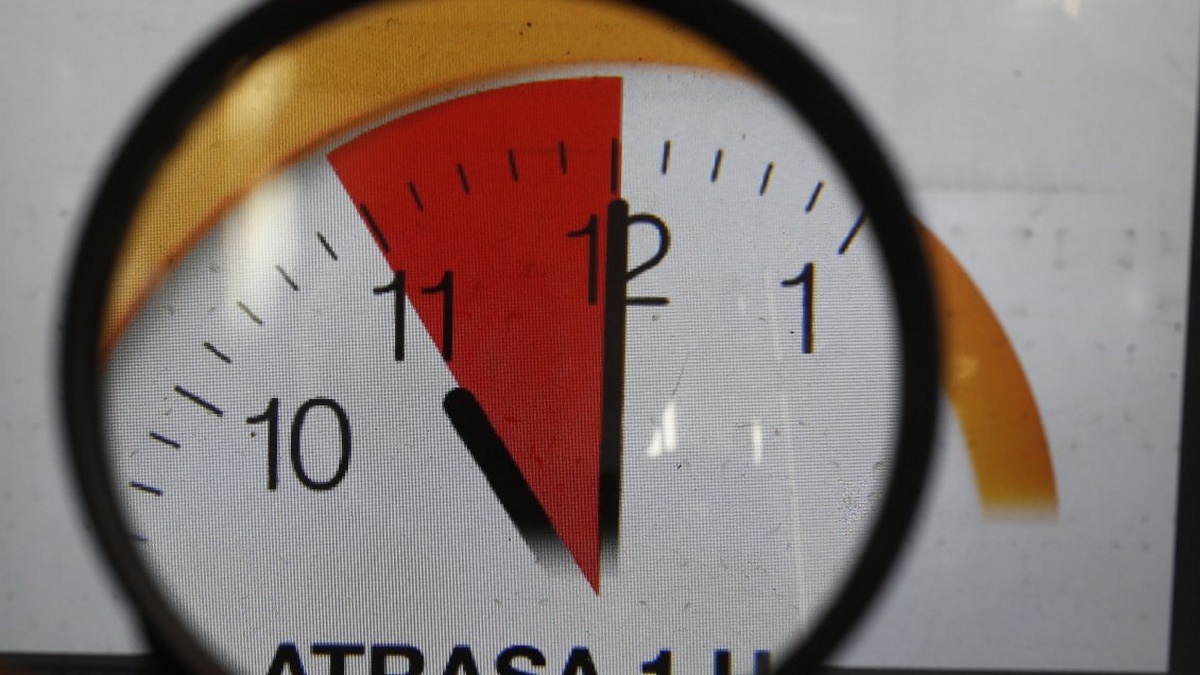 Senadores buscan que Chile tenga "horario de invierno" todo el año