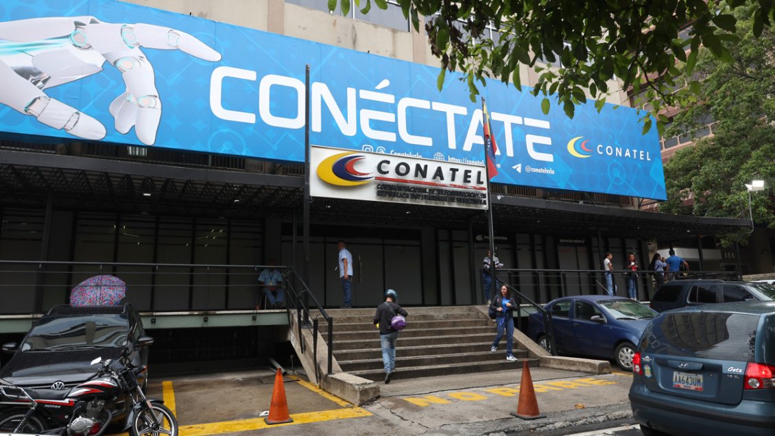 Gobierno venezolano levanta las restricciones a sitios web de prensa en medio del diálogo