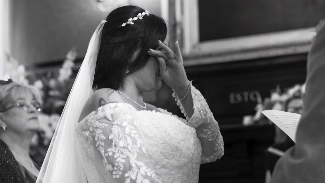 Banquetera que dejó 60 bodas sin servicio y pagó fianza para salir de prisión hoy está prófuga