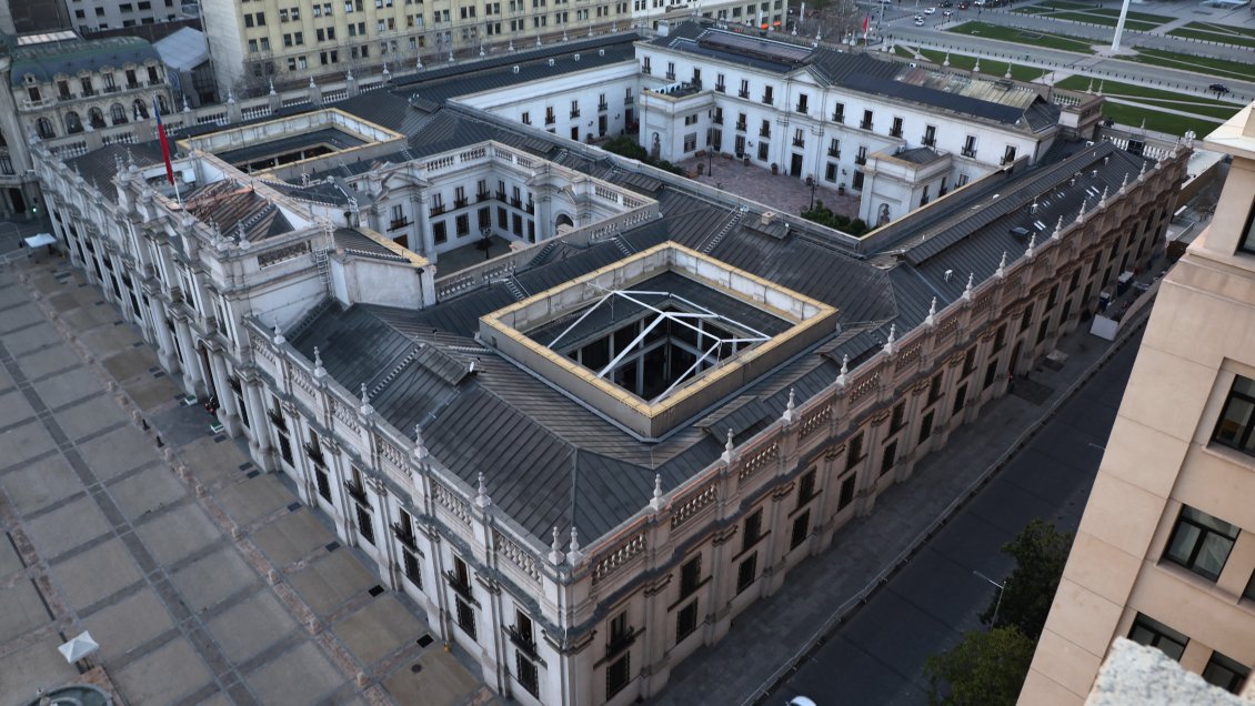 Ordenan reintegro de funcionaria de Presidencia despedida el 12 de marzo