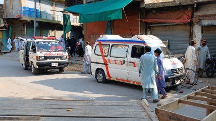 Al menos 16 muertos en atentado suicida contra un complejo policial en Pakistán