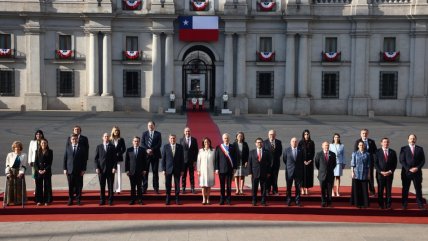   Frente a La Moneda: Presidente se tomó tradicional foto de Fiestas Patrias junto a sus ministros 