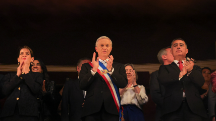 Autoridades asistieron a tradicional Gala de Fiestas Patrias en el Teatro Municipal de Santiago