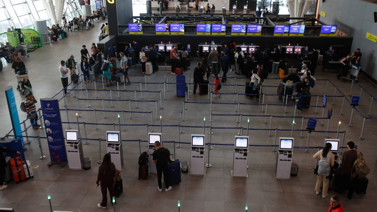 Detuvieron en el aeropuerto mujer acusada de estafar a 1.500 personas